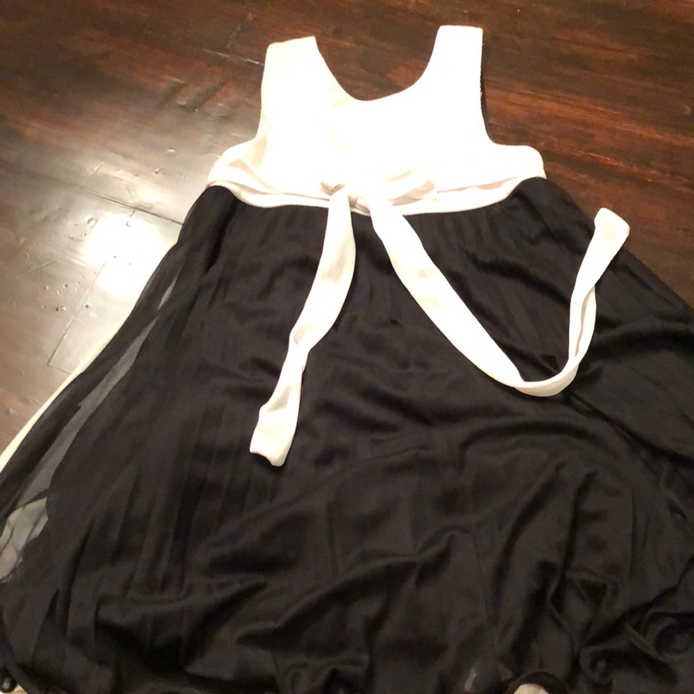 Dress - Picture 3 of 4